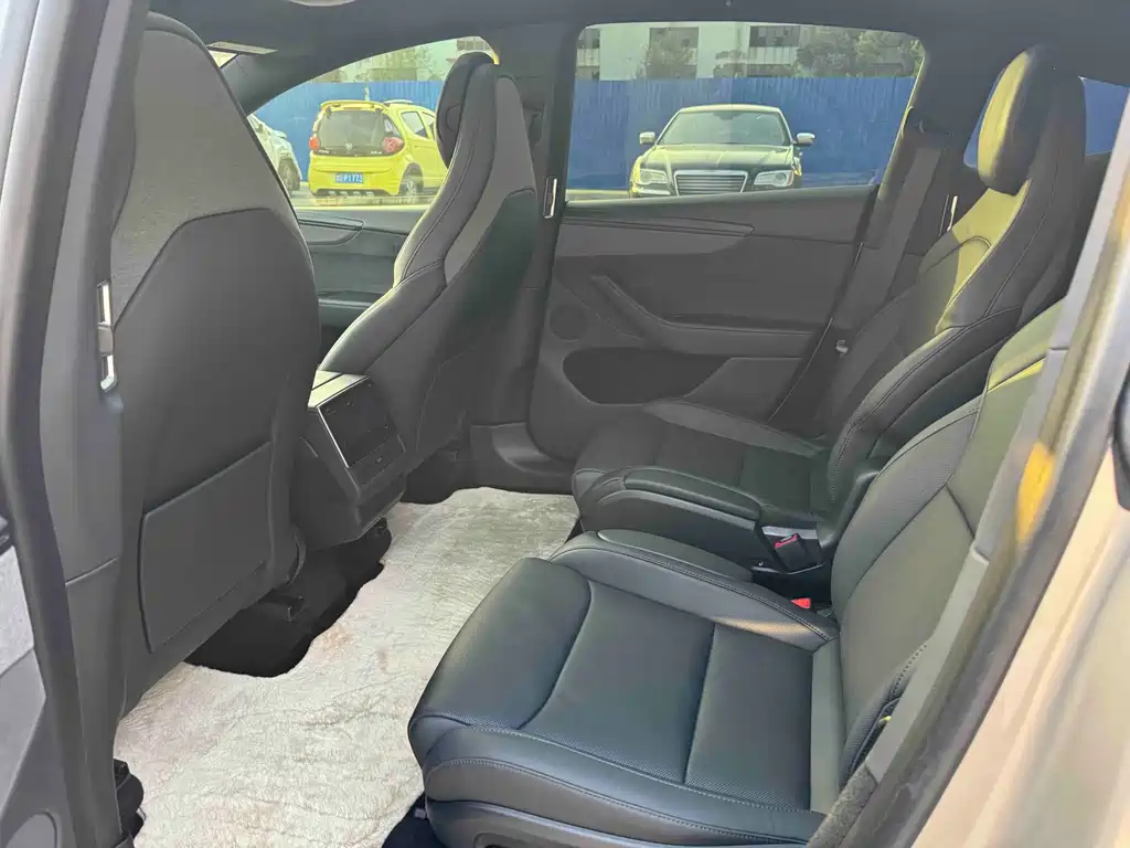 Tesla Model Y L — миниатюра 13