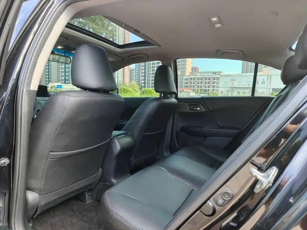 Honda Accord — миниатюра 6