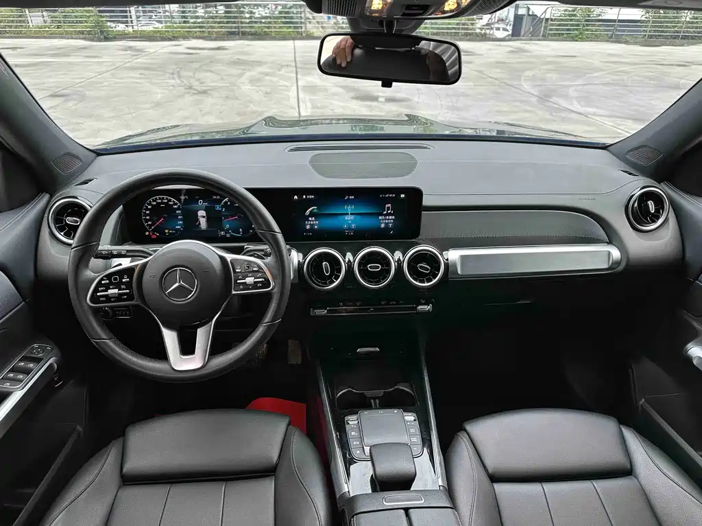 Mercedes-Benz GLB — миниатюра 11