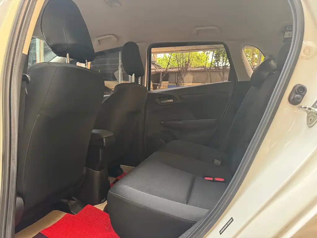 Honda Fit — миниатюра 8