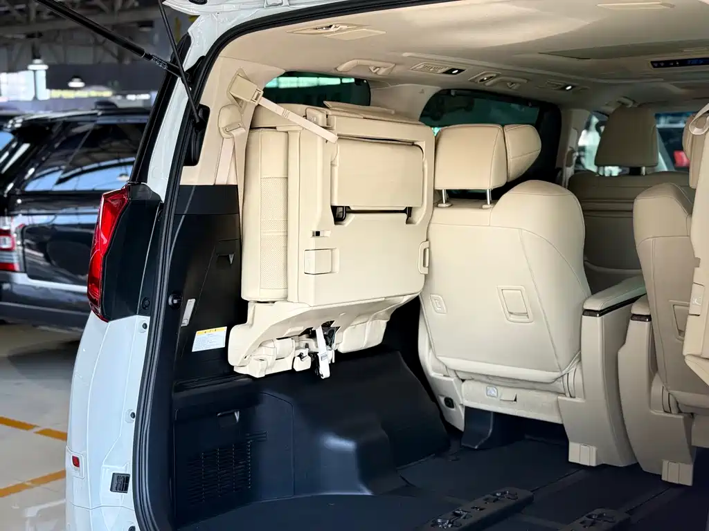 Toyota Alphard — миниатюра 21