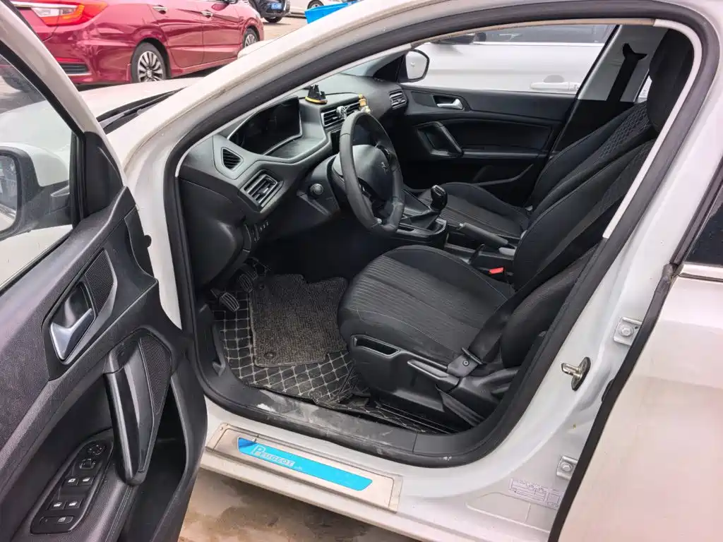 Peugeot 308 — миниатюра 7