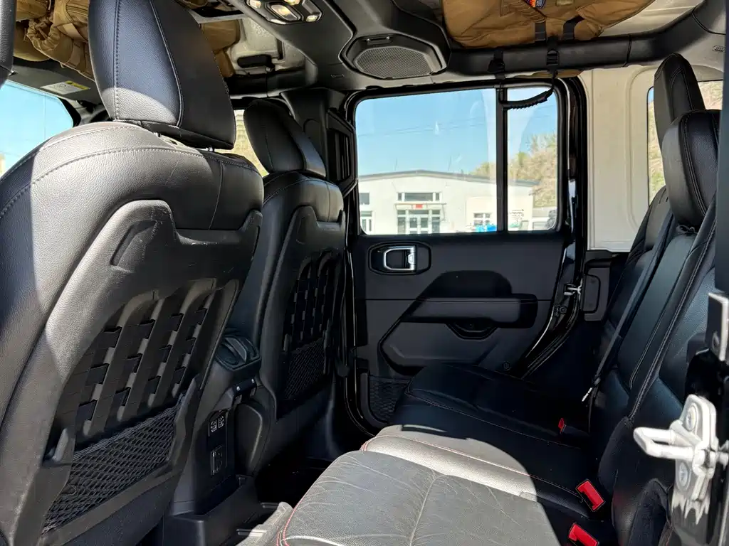 Jeep Wrangler — миниатюра 4