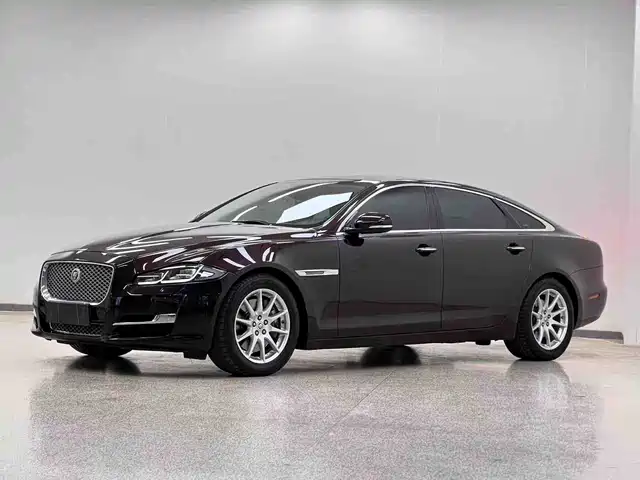 Jaguar XJ