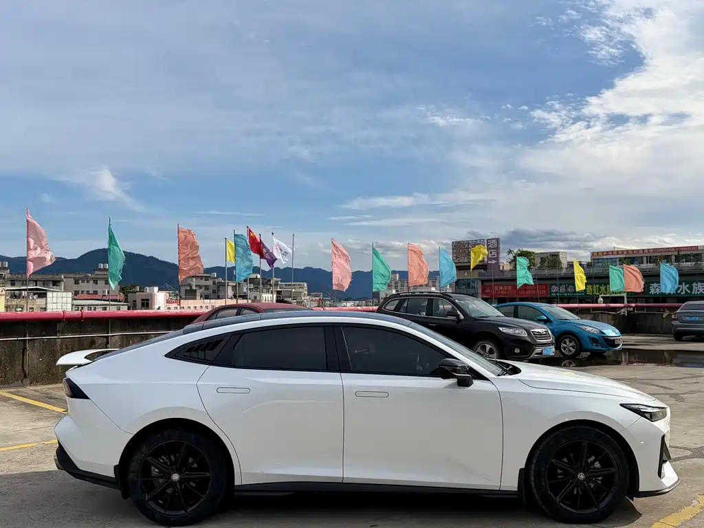 Changan UNI-V 2022 1.5T Luxury