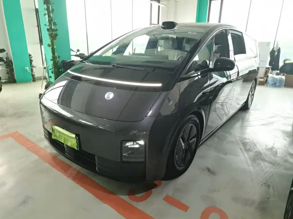 Li Auto Li MEGA — миниатюра 2