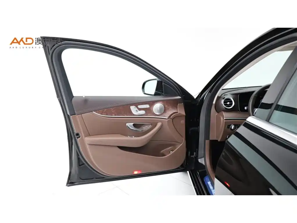 Mercedes-Benz E-Class — миниатюра 10