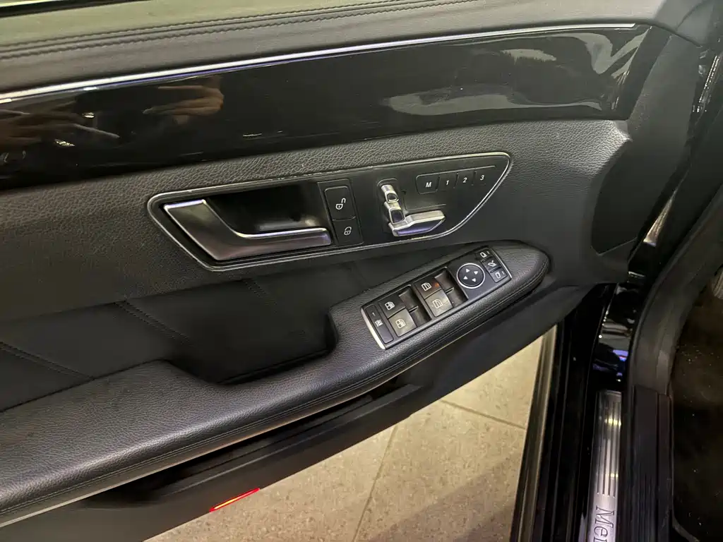 Mercedes-Benz E-Class — миниатюра 12