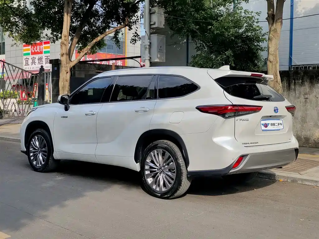 Toyota Highlander 2022 2.5L Luxury 7 мест