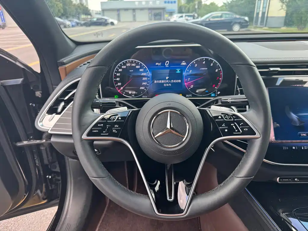 Mercedes-Benz E-Class — миниатюра 10
