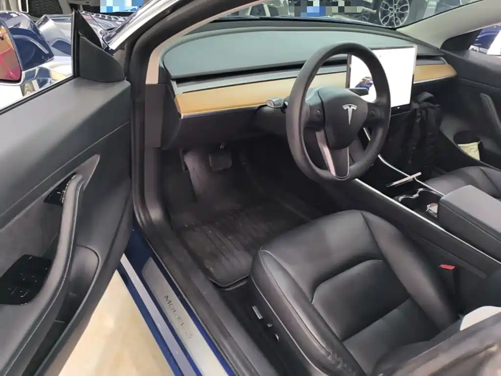 Tesla Model 3 — миниатюра 16