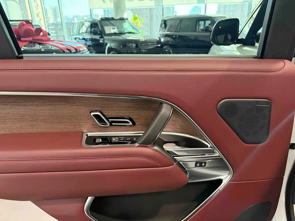 Land Rover Range Rover — миниатюра 14