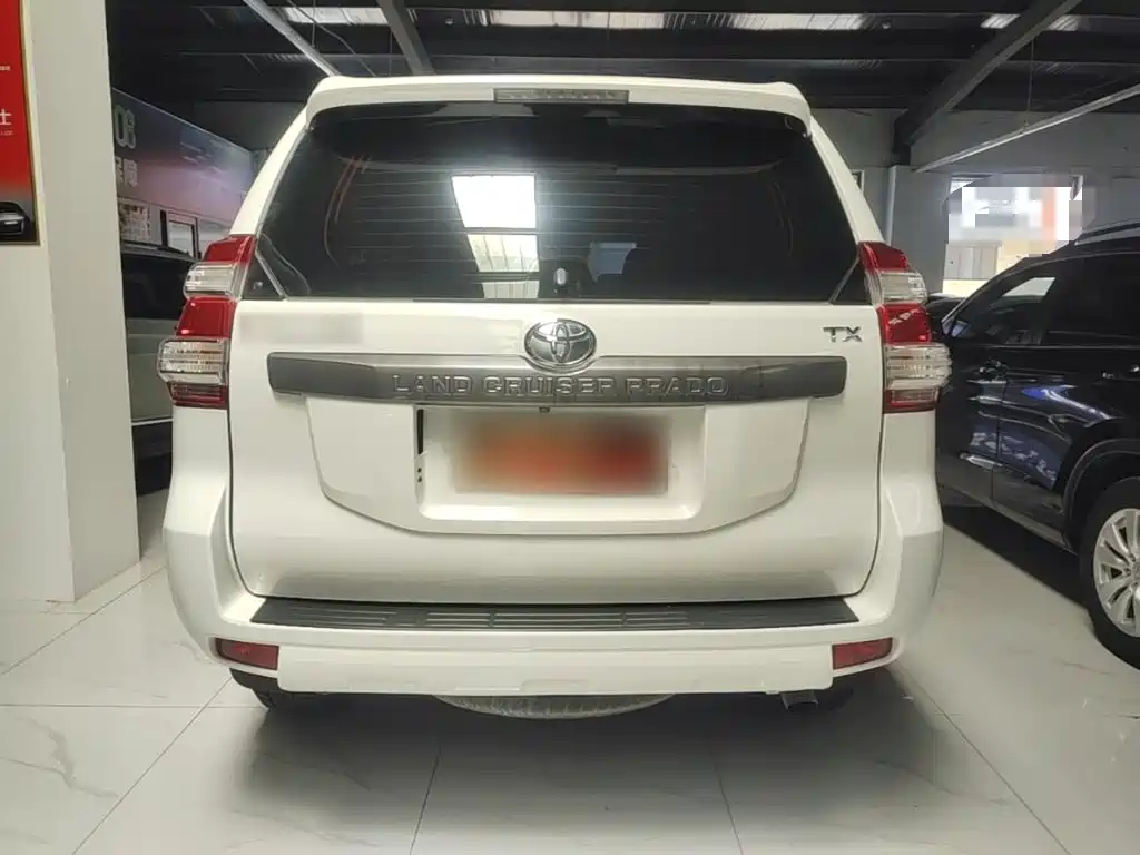Toyota Land Cruiser Prado 2016 2.7L AT Luxury