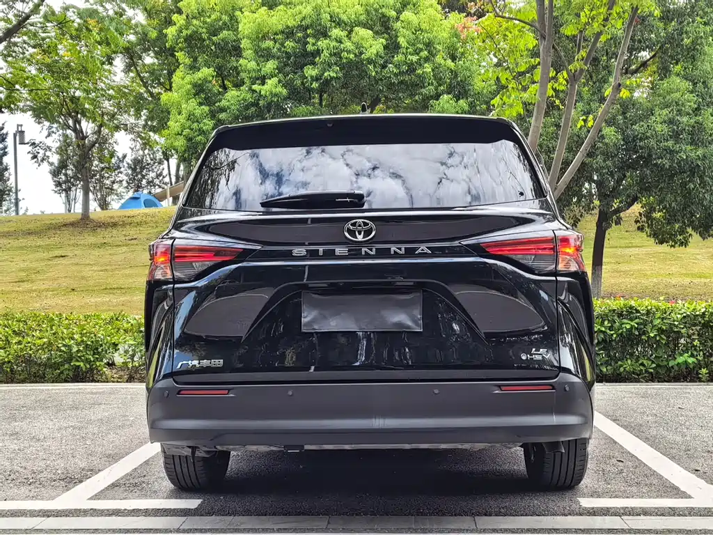 Toyota Sienna — миниатюра 17