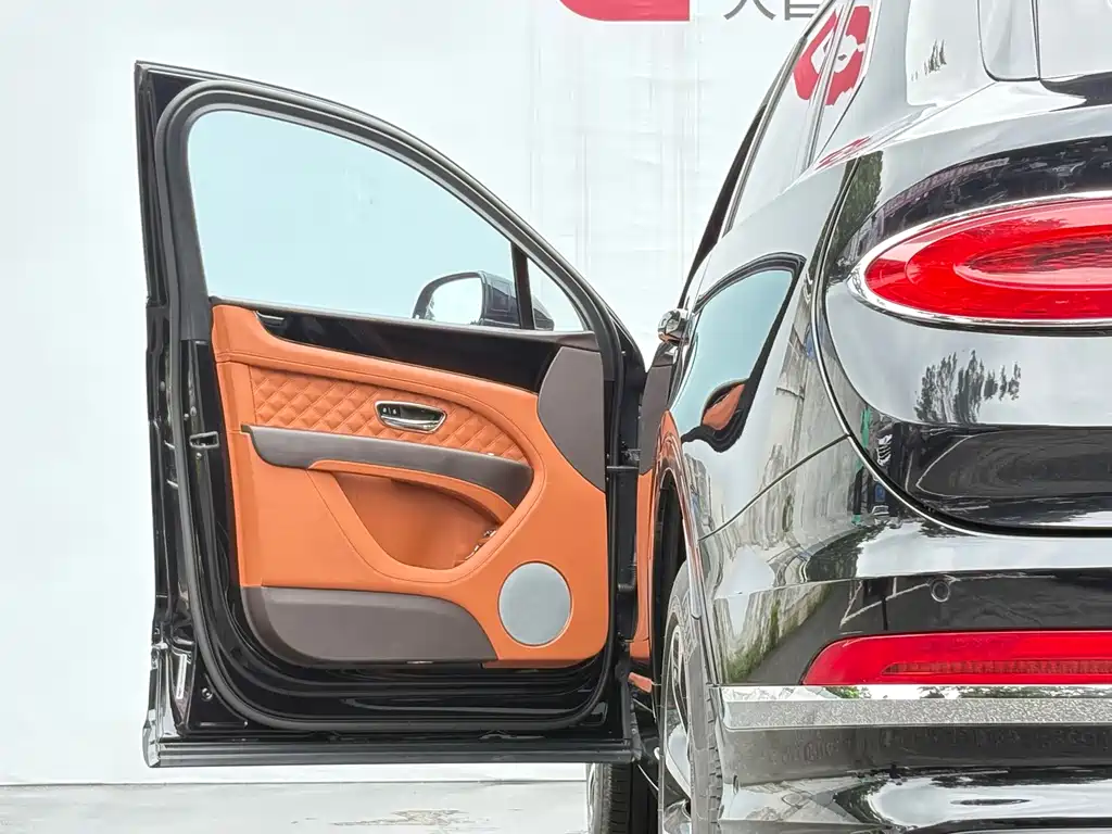 Bentley Bentayga — миниатюра 21