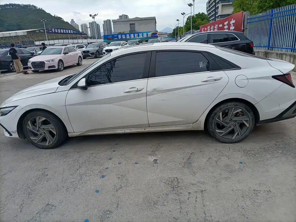 Hyundai Elantra — миниатюра 8