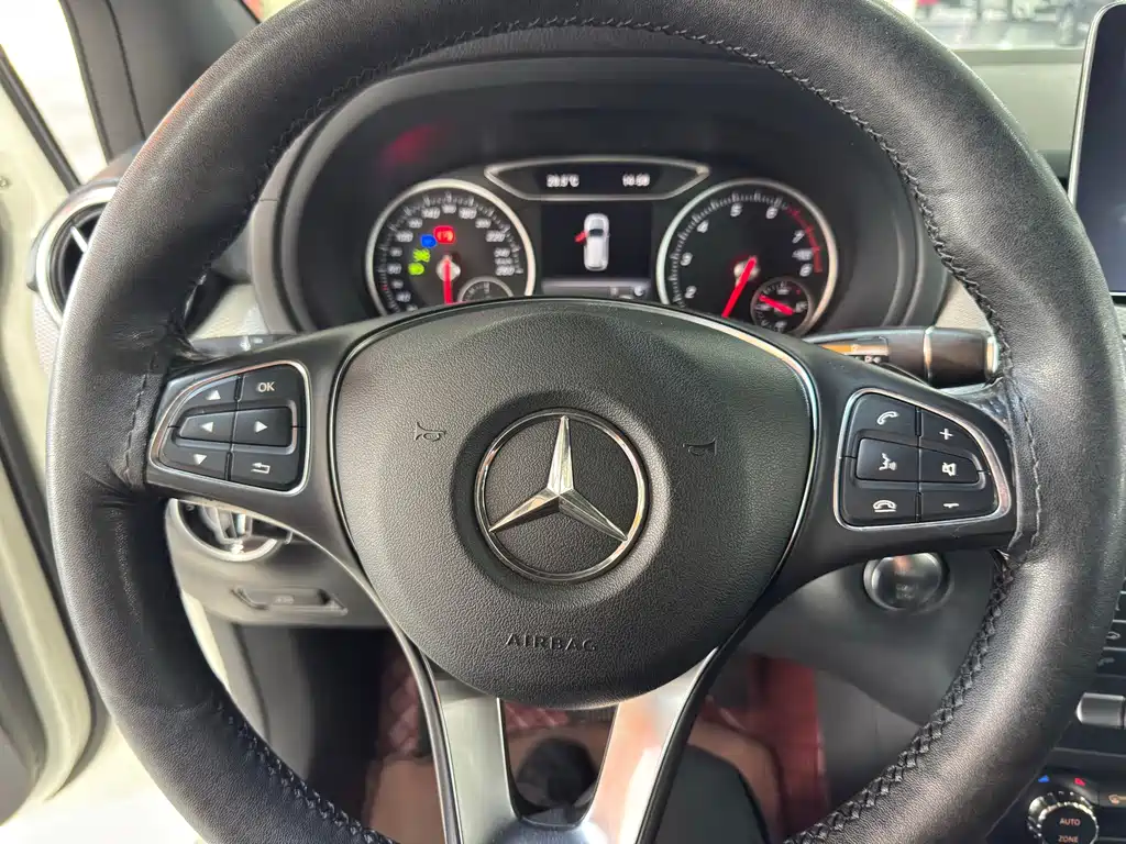 Mercedes-Benz B-Class — миниатюра 13