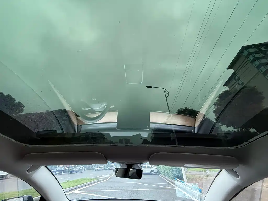Tesla Model 3 — миниатюра 6