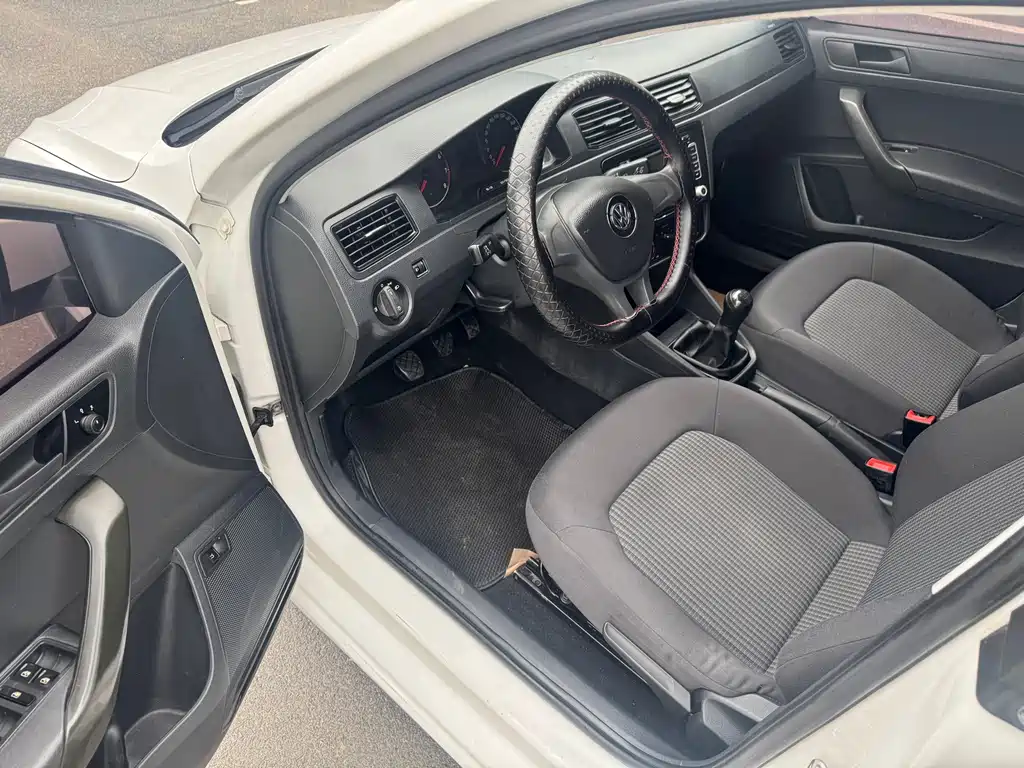 Volkswagen Santana — миниатюра 4