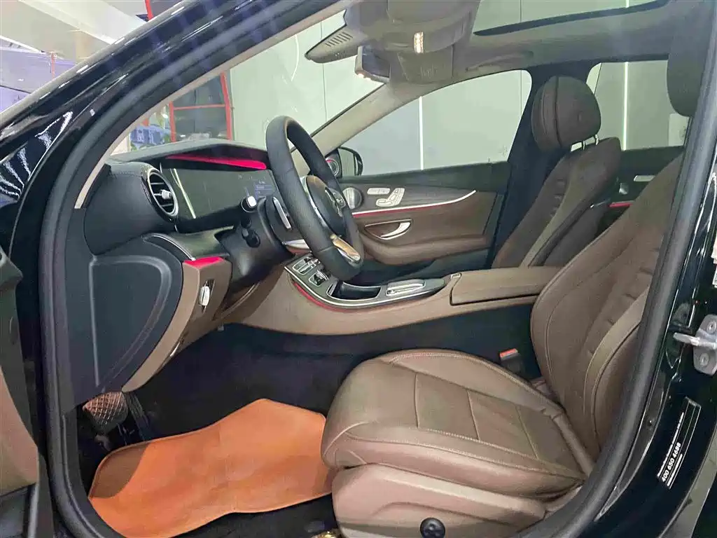 Mercedes-Benz E-Class — миниатюра 7