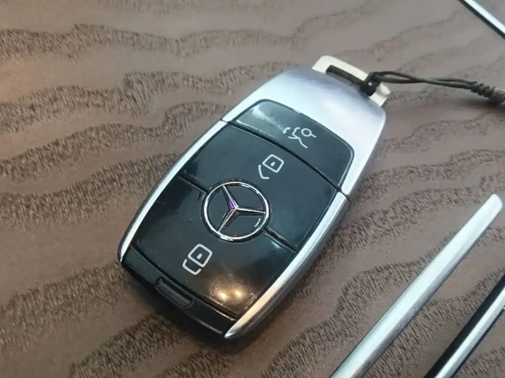 Mercedes-Benz E-Class — миниатюра 9