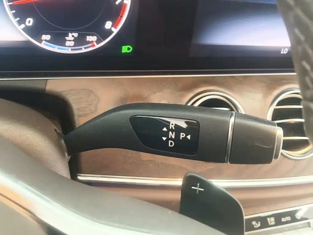 Mercedes-Benz E-Class — миниатюра 14