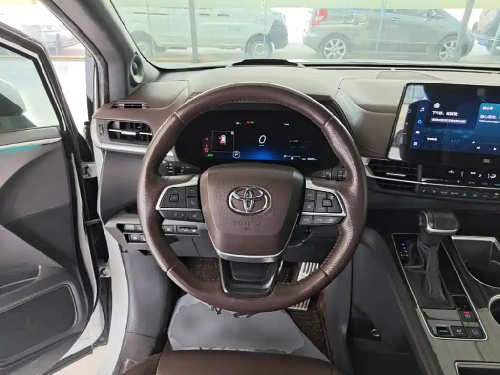 Toyota Sienna — миниатюра 11