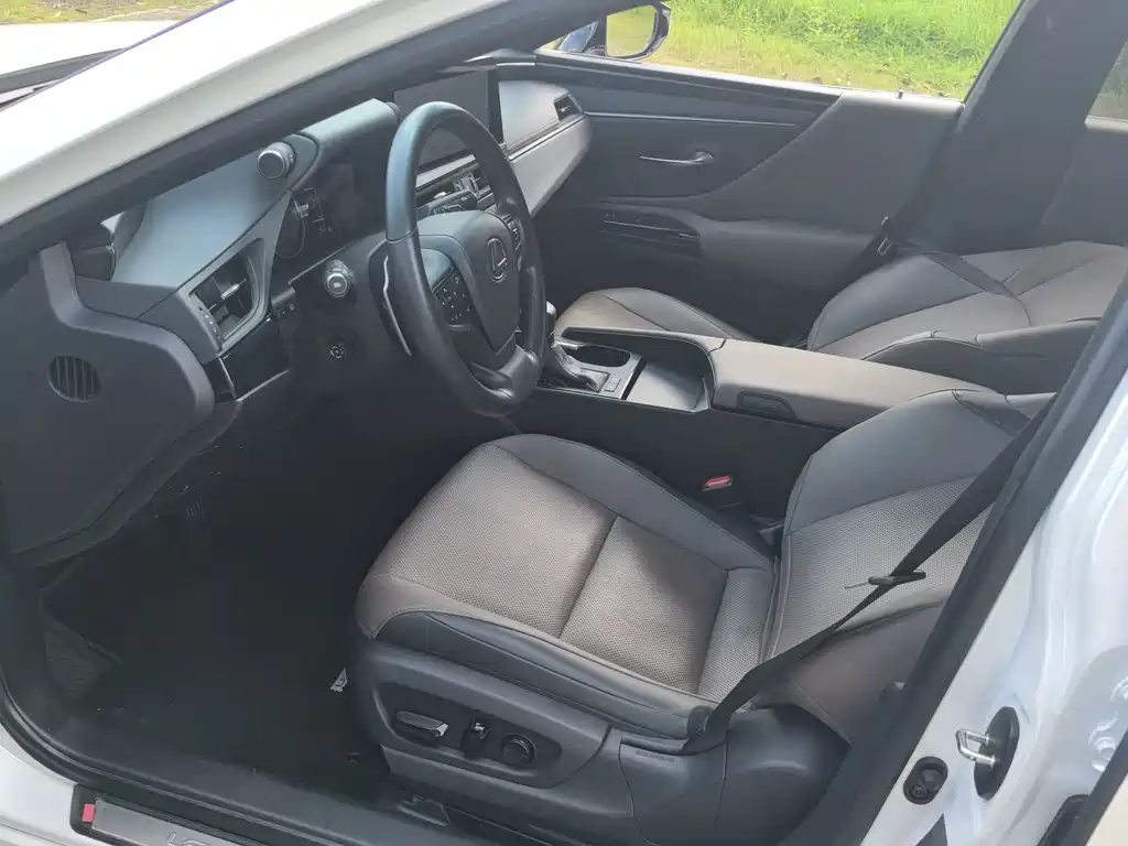 Lexus ES — миниатюра 11