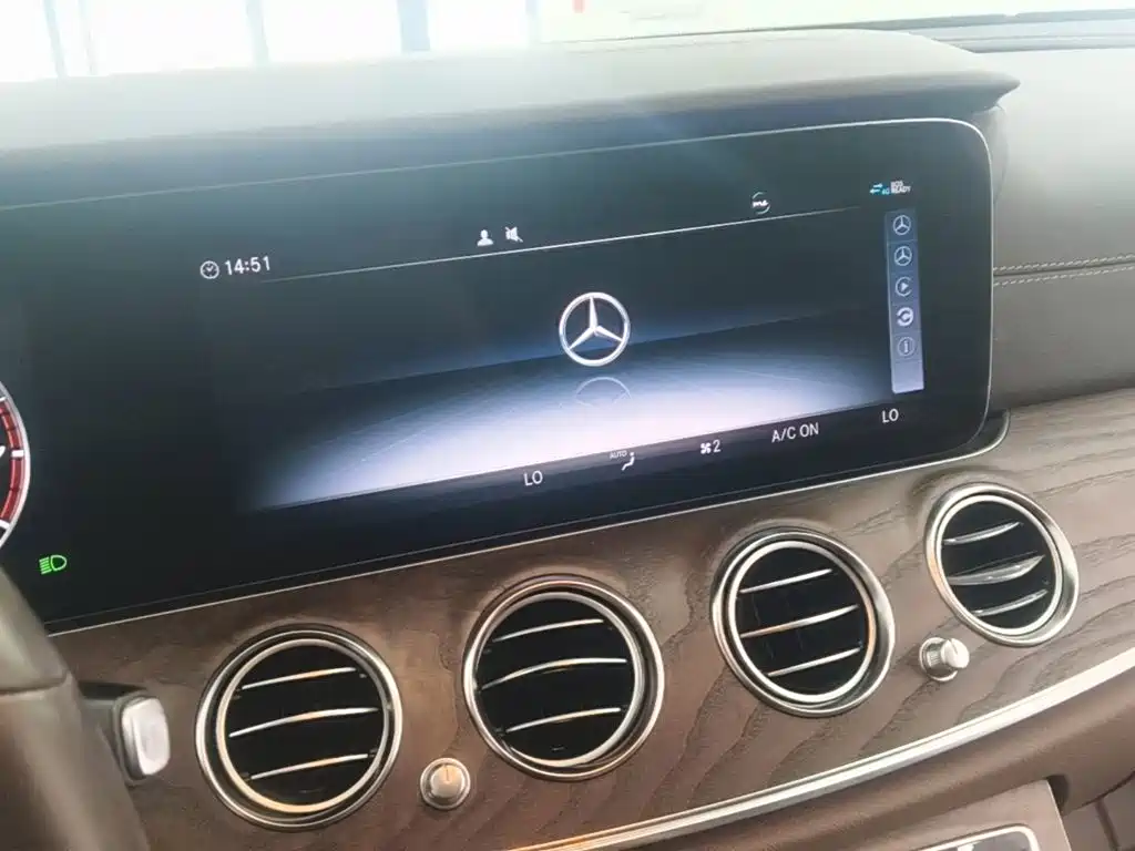 Mercedes-Benz E-Class — миниатюра 13