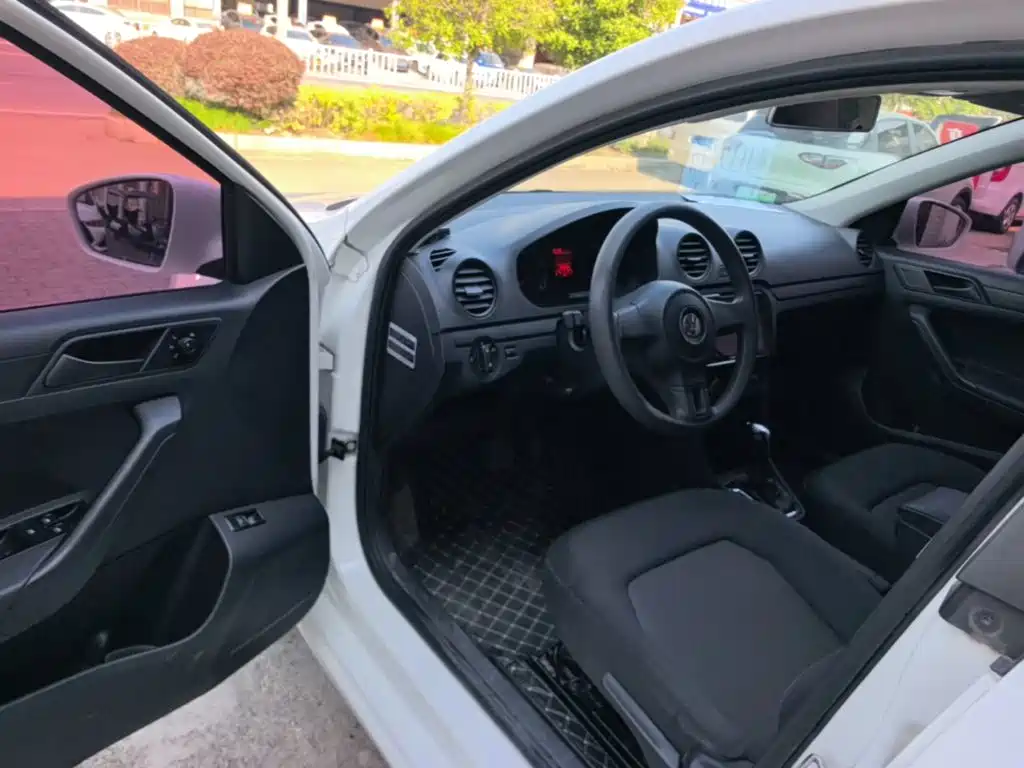 Volkswagen Jetta — миниатюра 16