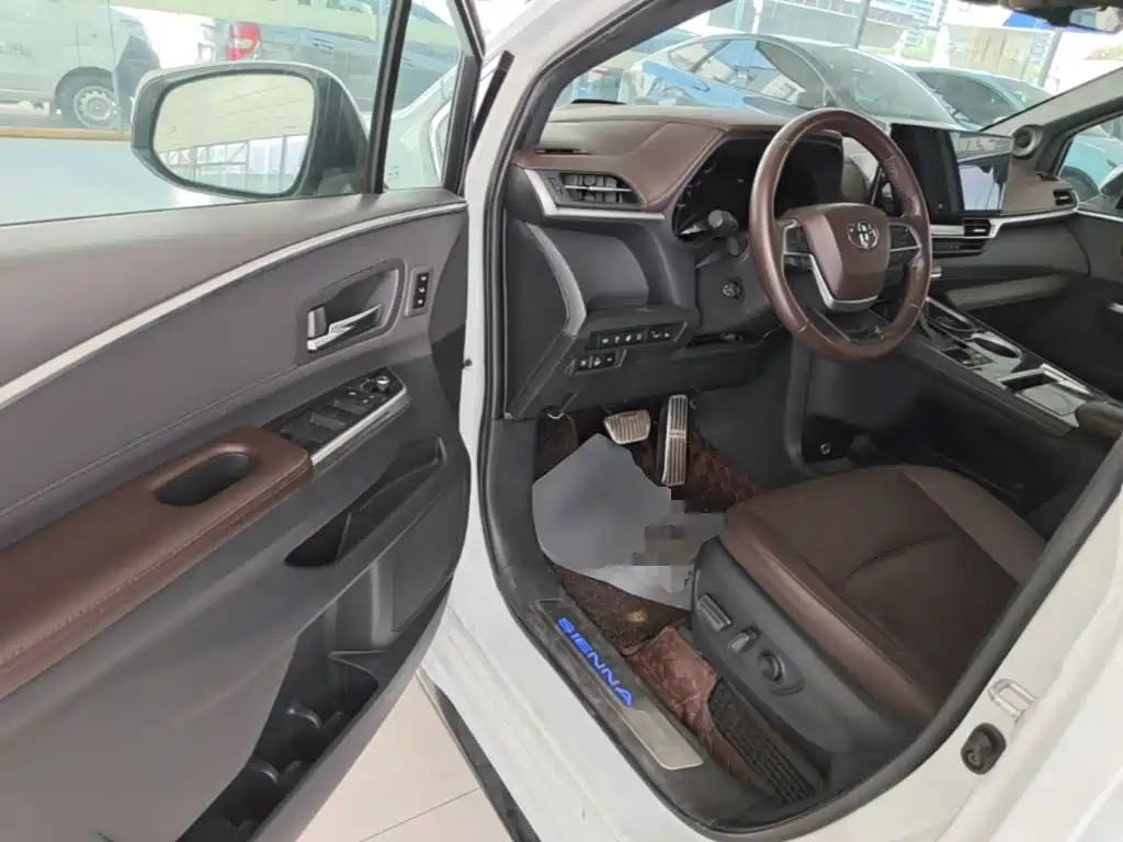 Toyota Sienna — миниатюра 16