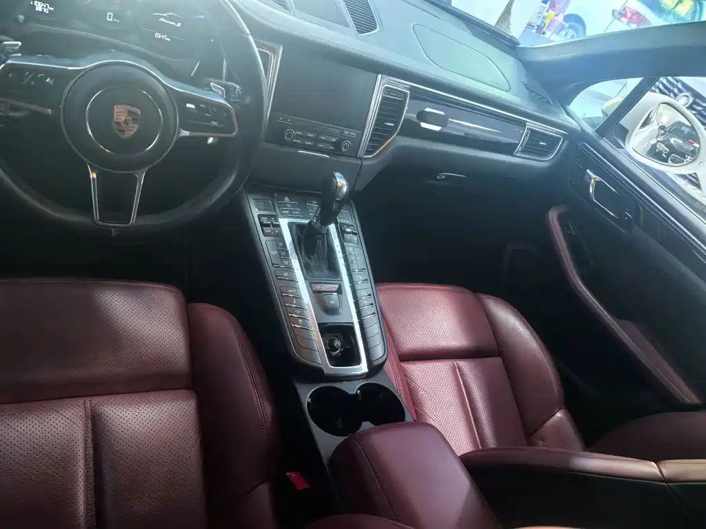 Porsche Macan — миниатюра 6