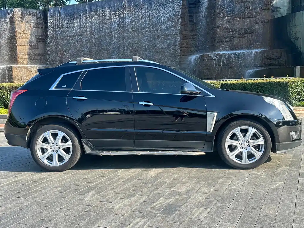 Cadillac SRX — миниатюра 8