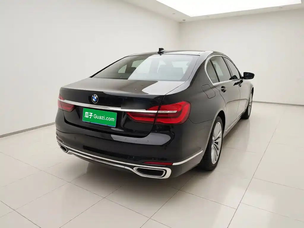 BMW 7 Series — миниатюра 6