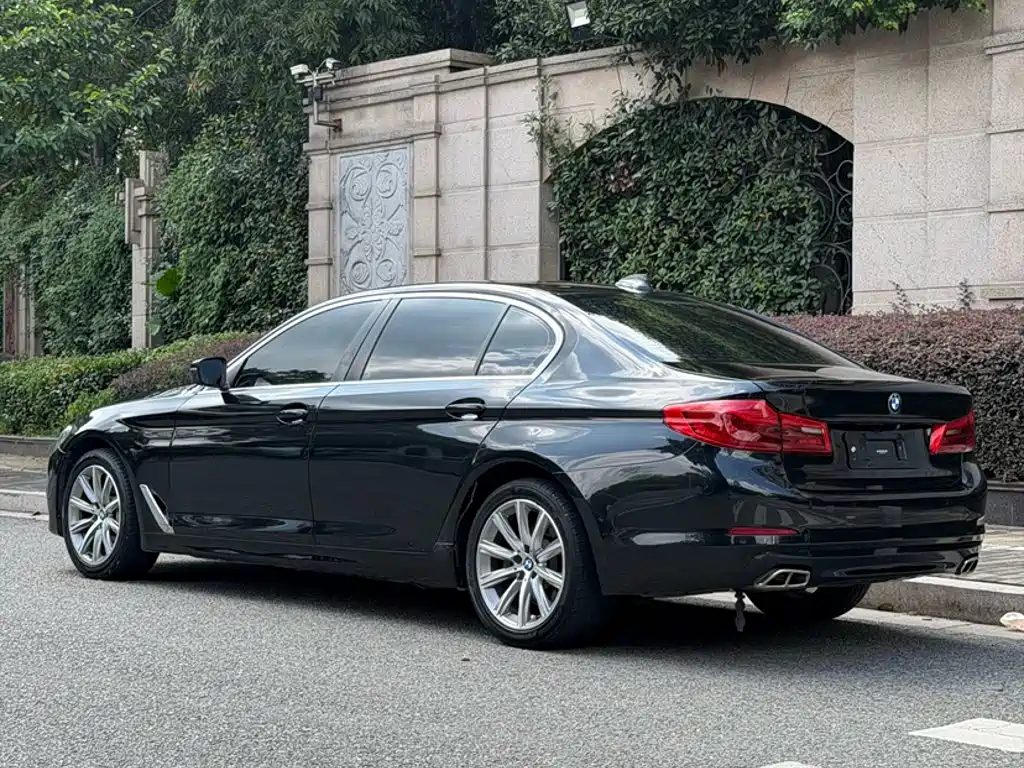 BMW 5 Series — миниатюра 14