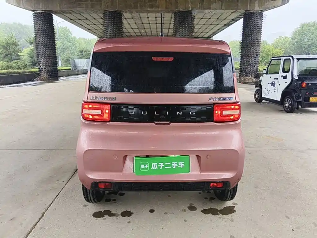 Wuling MINIEV — миниатюра 6
