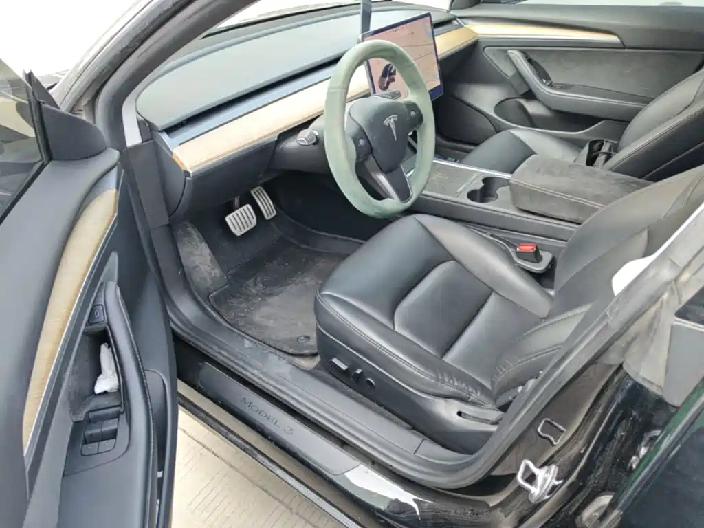 Tesla Model 3 — миниатюра 16