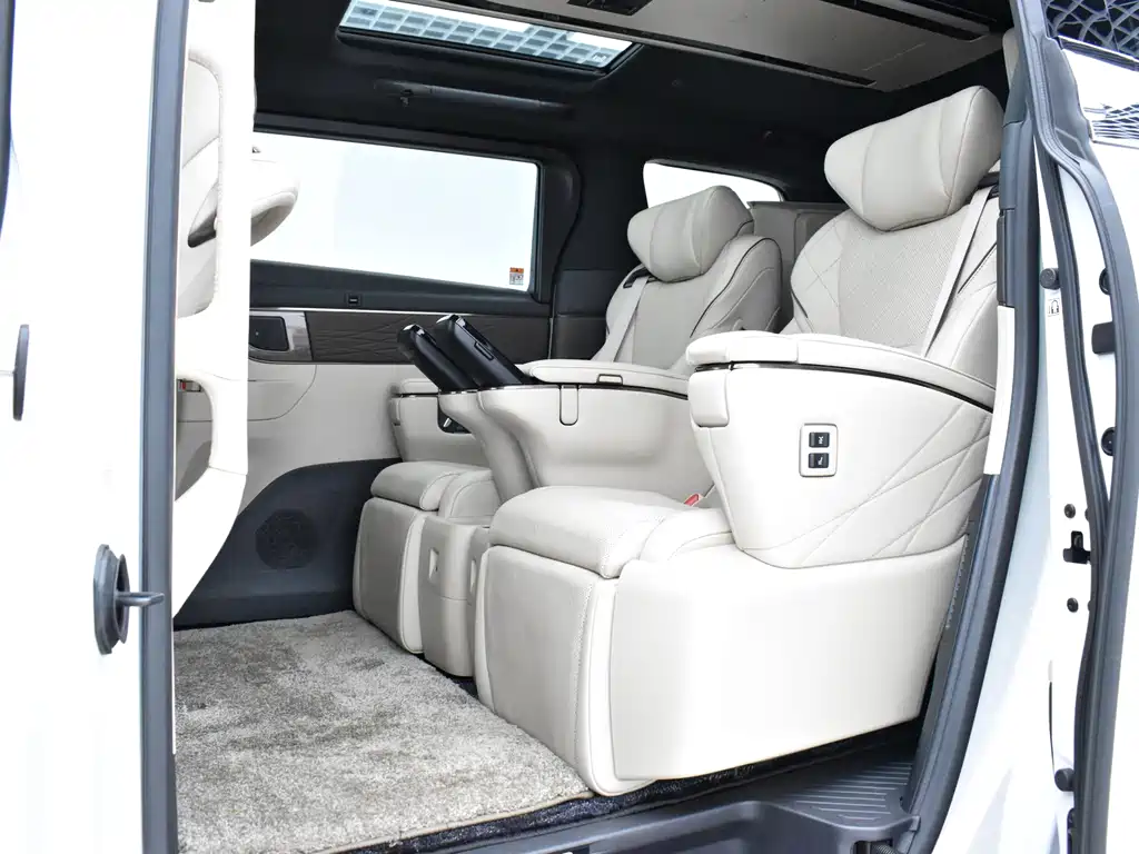 Toyota Alphard — миниатюра 21