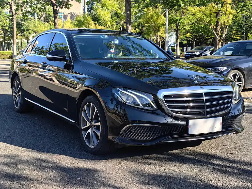 Mercedes-Benz E-Class — миниатюра 3