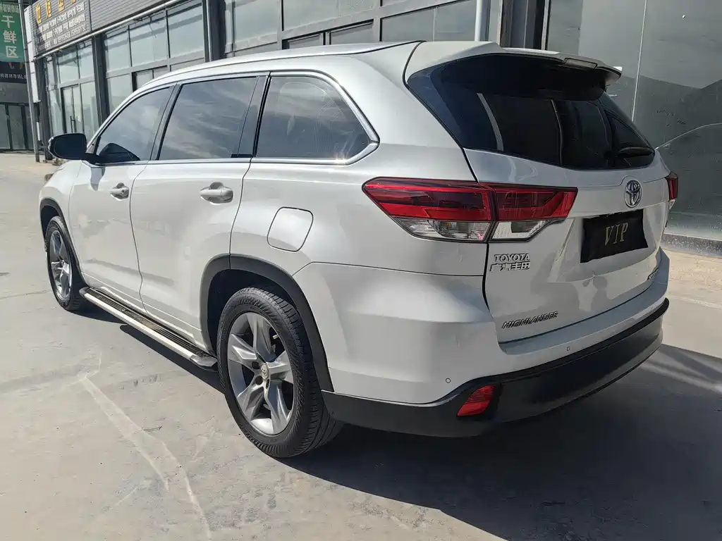 TOYOTA HIGHLANDER