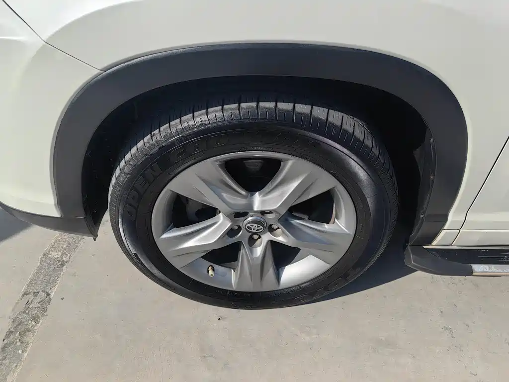 TOYOTA HIGHLANDER