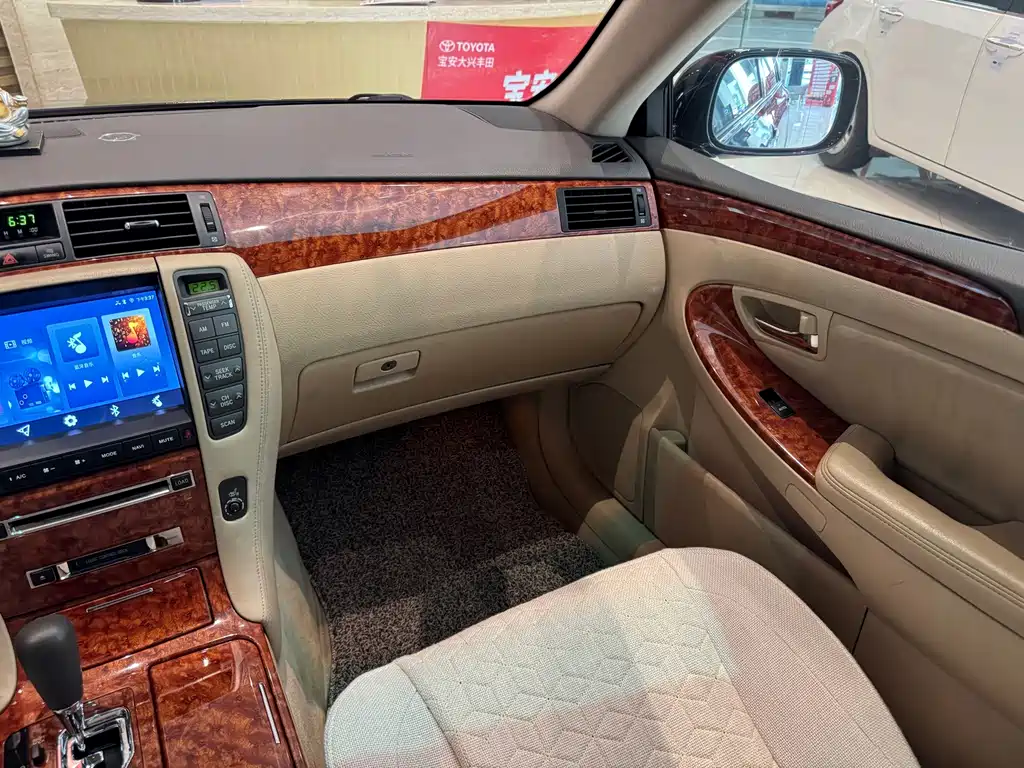 Toyota Crown — миниатюра 16
