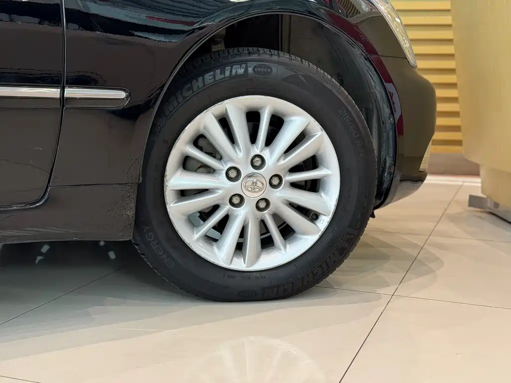 Toyota Crown — миниатюра 20