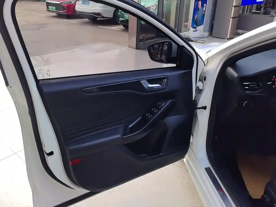Ford Focus — миниатюра 7