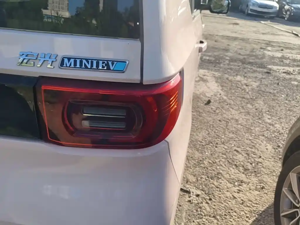 Wuling MINIEV — миниатюра 8