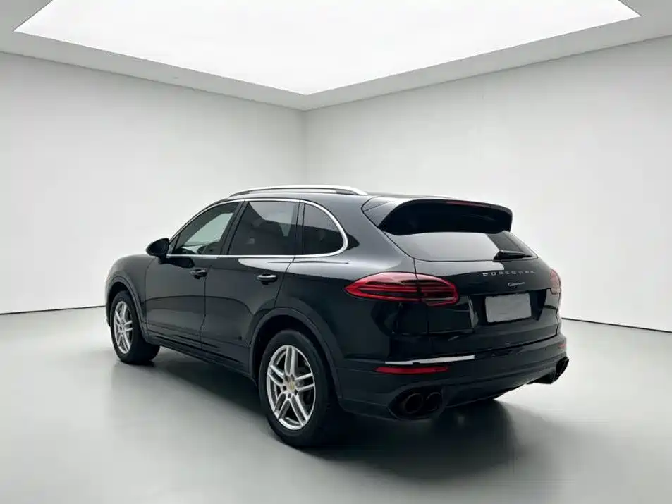 Porsche Cayenne — миниатюра 9