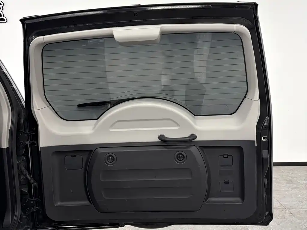 Mitsubishi Pajero (Import) — миниатюра 15