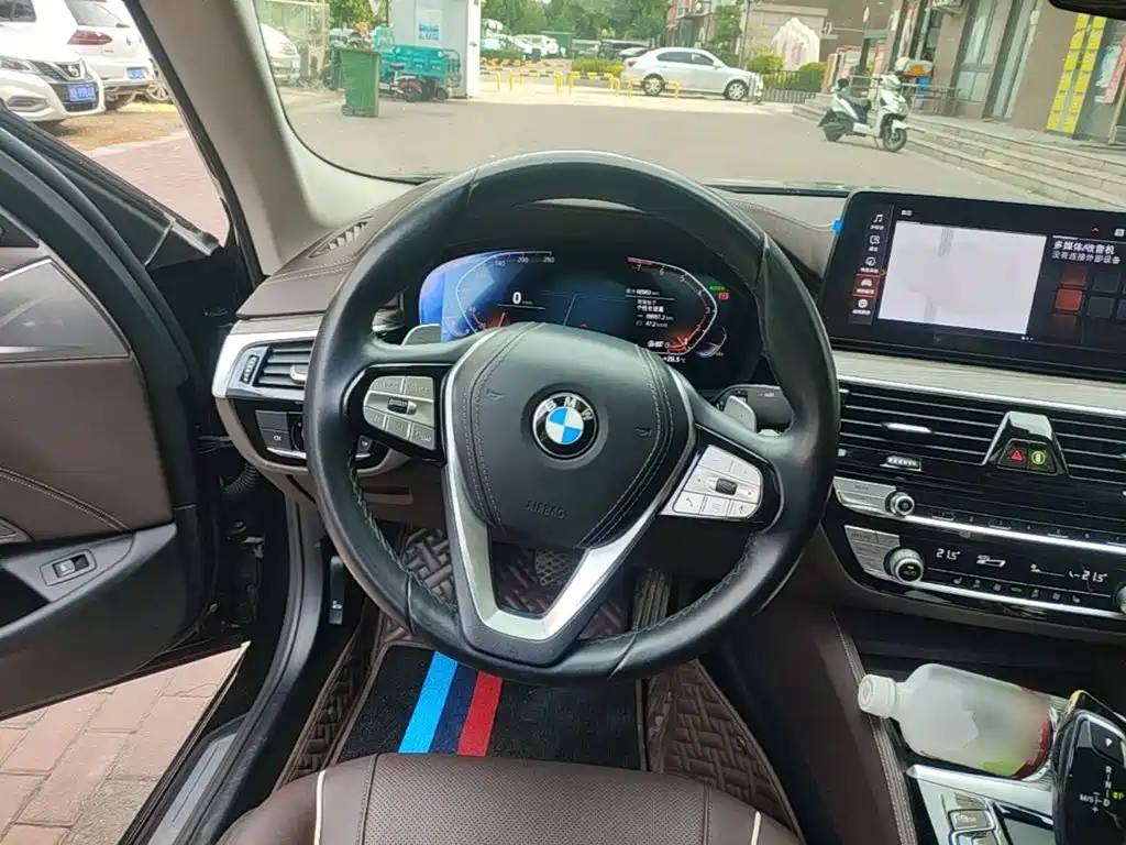BMW 5 Series — миниатюра 11