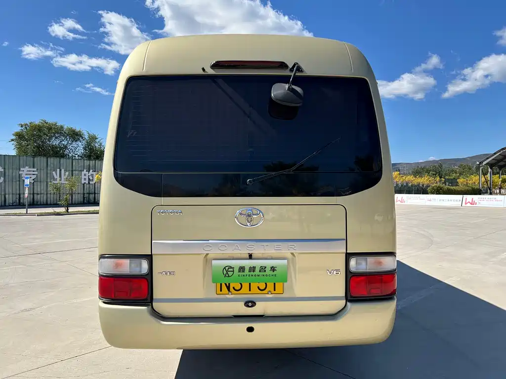 Toyota Coaster — миниатюра 20