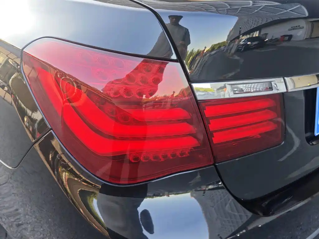 BMW 7 Series — миниатюра 9